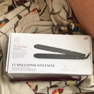 NWT style max flat iron